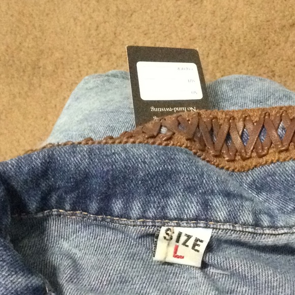 Jean Jacket w/Leather Trim (L-XL) - Picture 9 of 9